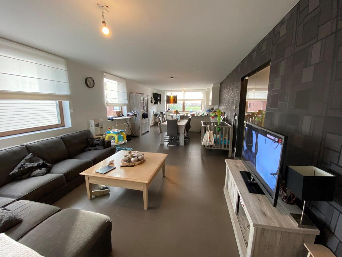 Ruim appartement met 3 slaapkamers en ruim terras 