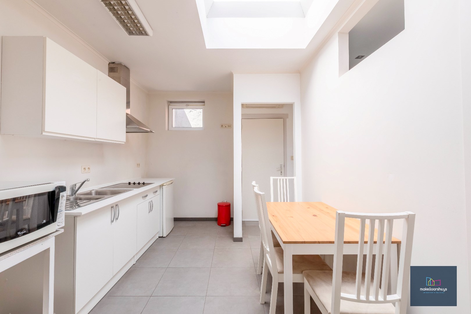 Eigendom met handelsgelijkvloers en duplexappartement 