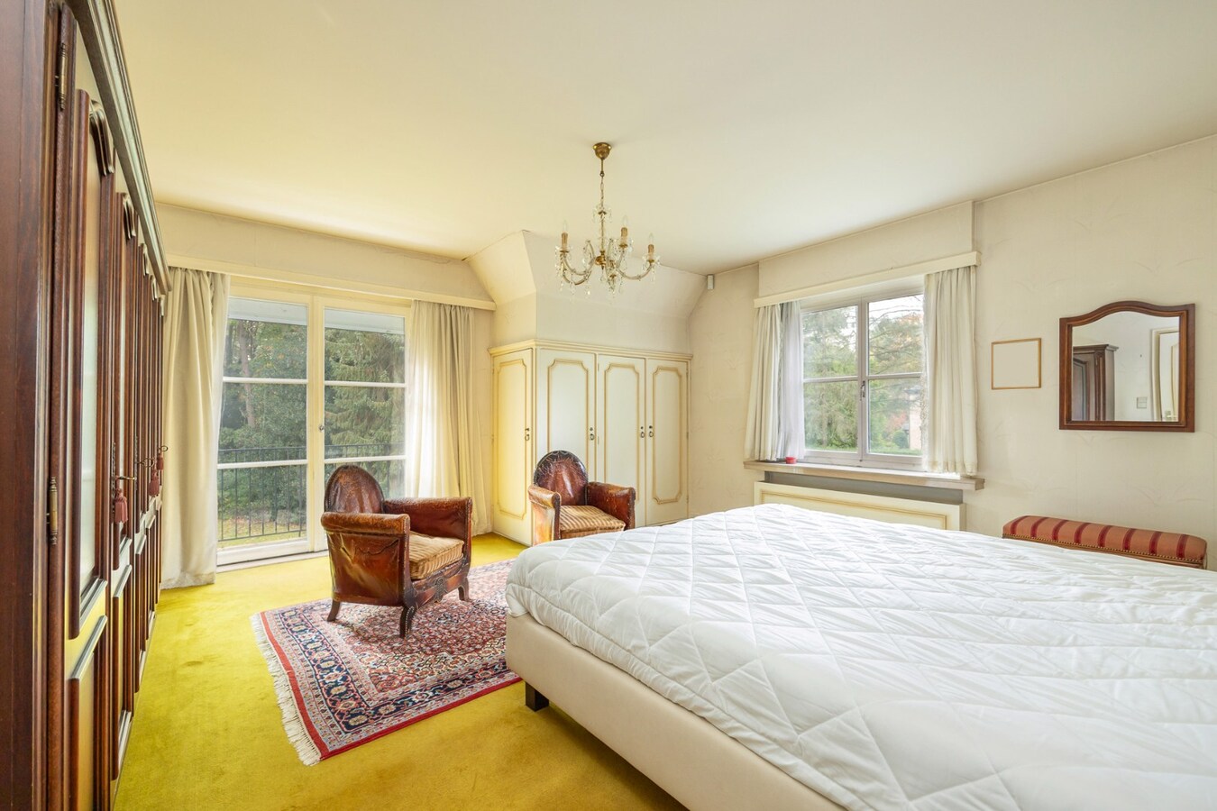 Klassieke villa op een perceel van 3.890 m² met een straatbreedte van 40 meter en Zuid-Oriëntatie te Schilde 