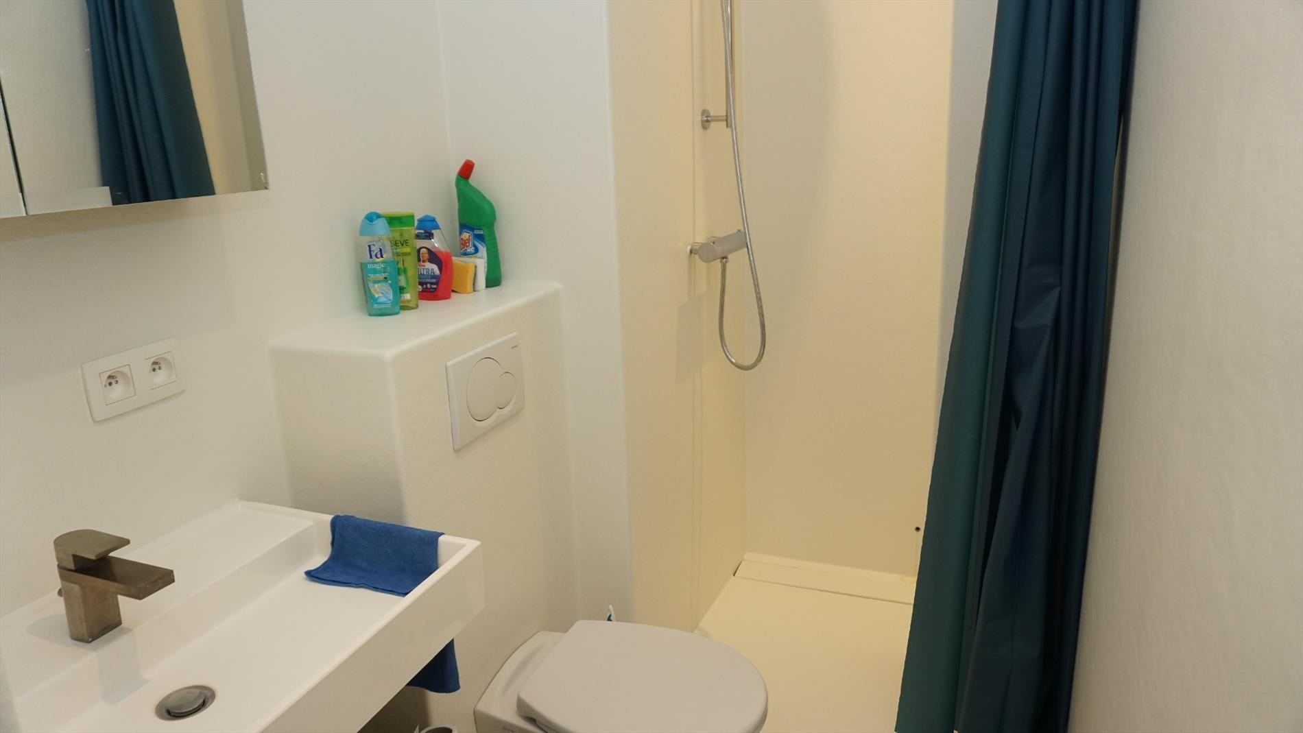 MODERN GEMEUBELD APPARTEMENT 1 SLPK. MET PRACHTIGE TERRASSEN 