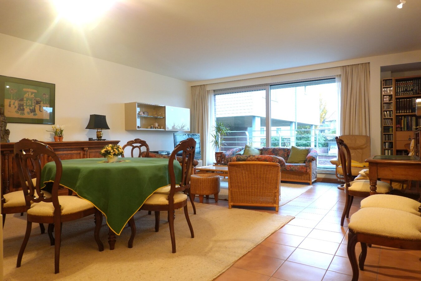 Lichtrijk en ruim appartement met garage (EPC: B) 