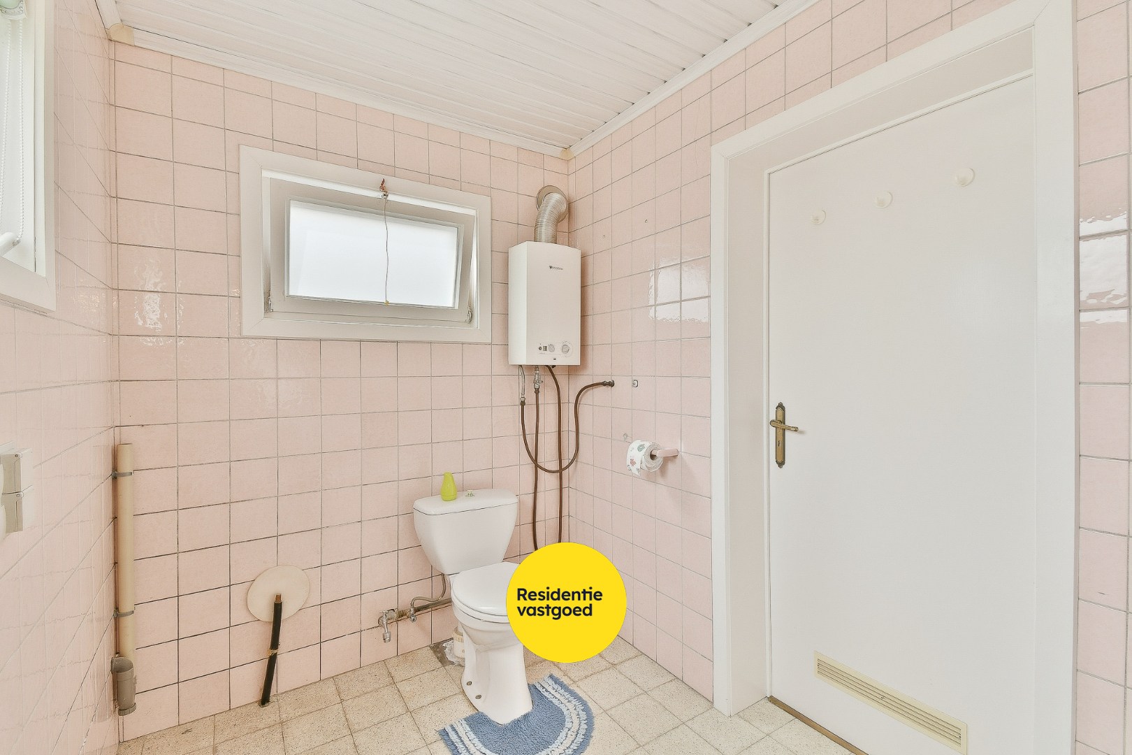 Te renoveren gezinswoning met drie slaapkamers en zongerichte tuin 