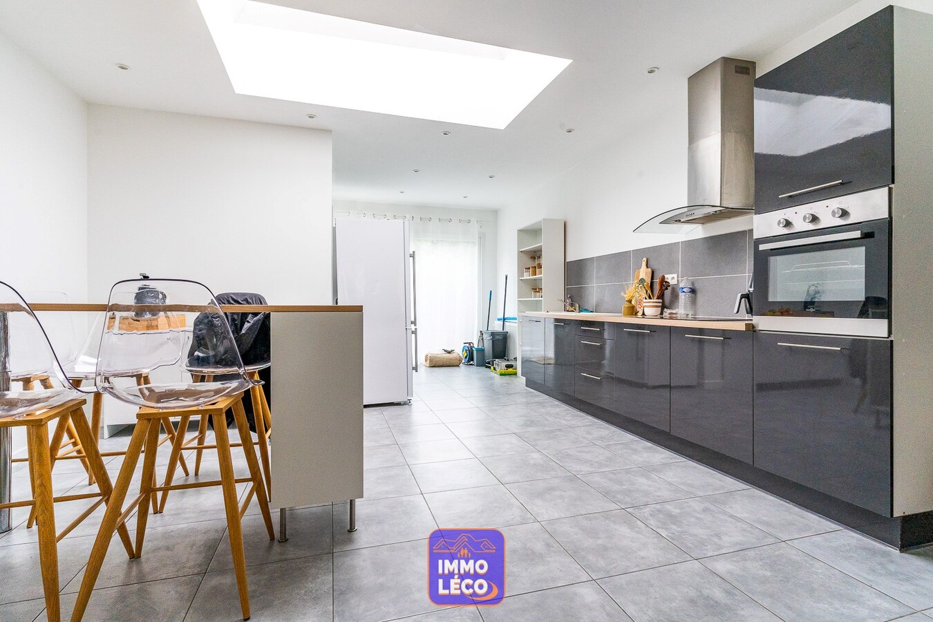 Maison rénovée avec jardin, dans le centre de Luingne 