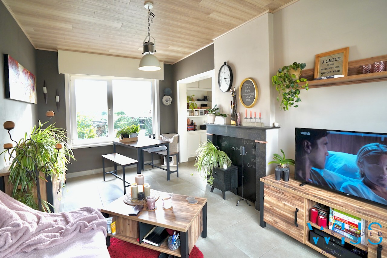 Zeer ruim en stevig woonhuis te Rieme ! 