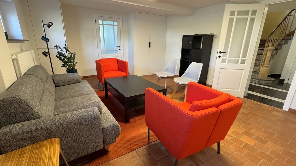 Gemeubelde kantoorruimte met diensten vlakbij het station van Mechelen