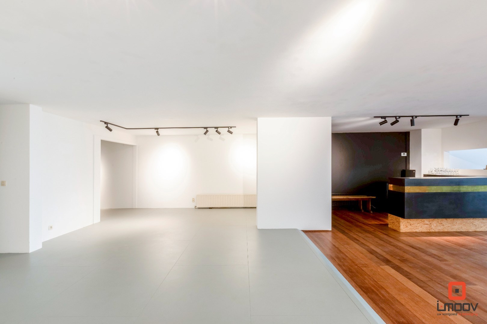 Uitzonderlijk ruim en lichtrijk handelspand met showroom op toplocatie in Gent 