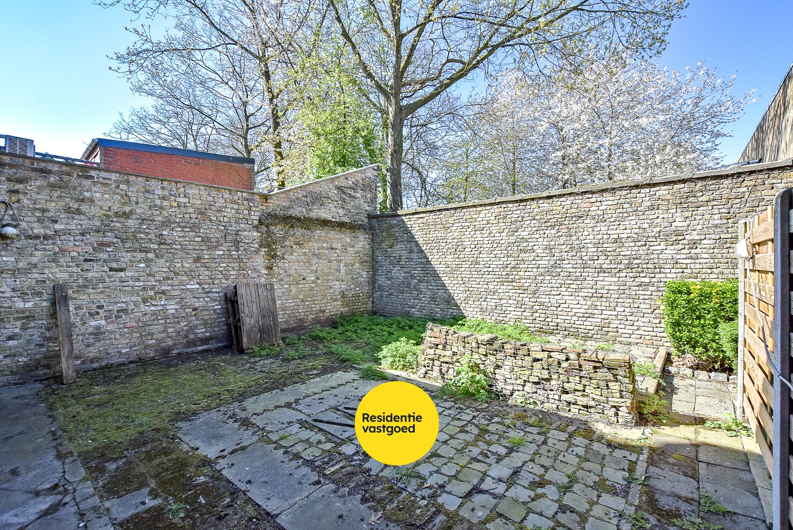 Ruime opslagplaats in centrum Diksmuide! 