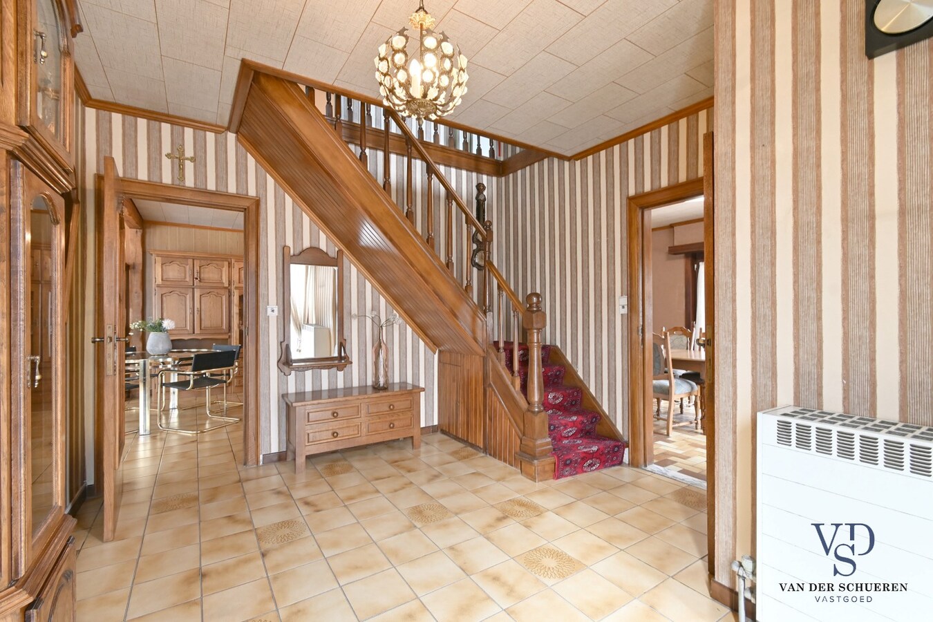 Bijzonder ruime, praktisch ingedeelde gezinswoning 