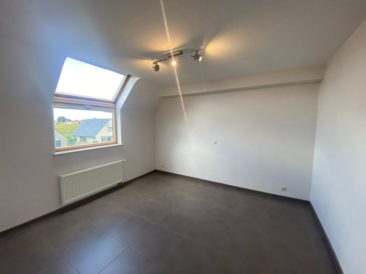 Ruim lichtrijk 2 slaapkamer appartement met alle nodige comfort. 