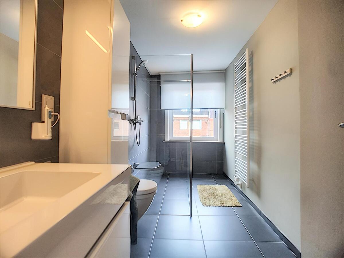 Aangename gezinswoning met tuin, garage &amp; achteruitgang - Heist 