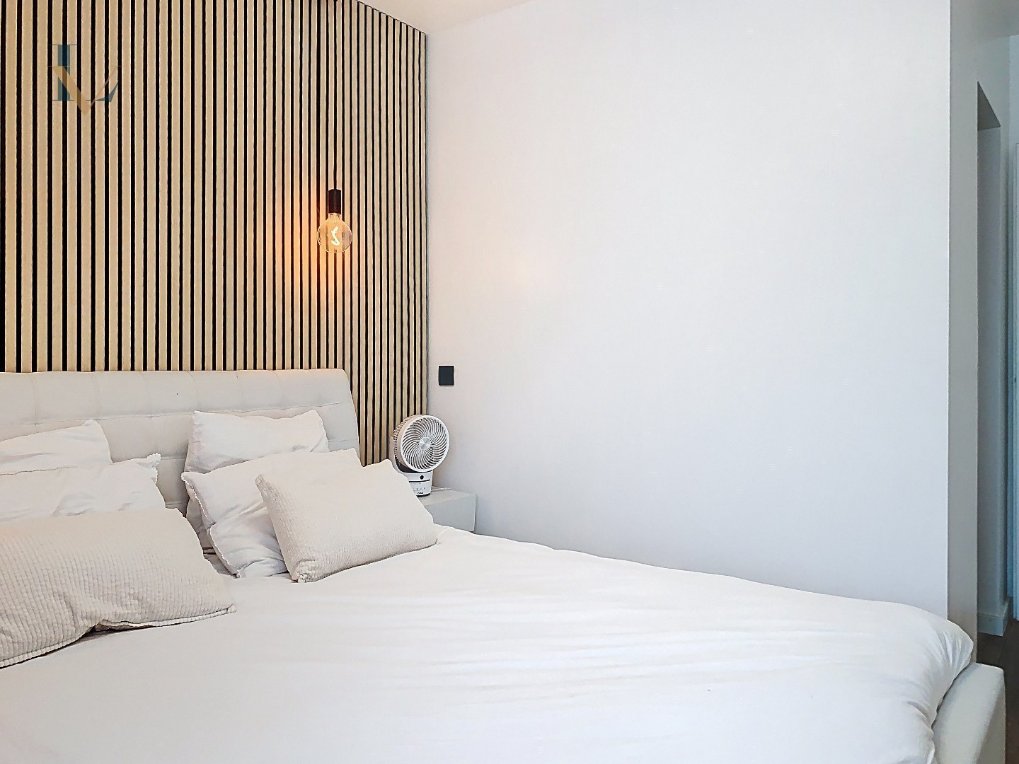 Recent gerenoveerd  drie slaapkamer appartement  met vrij zicht op Bosuilplein en ruim terras 