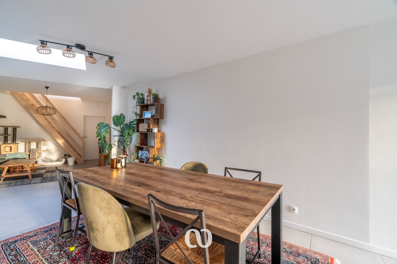 Volledig gerenoveerde woning met 3slpk en mooie tuin 