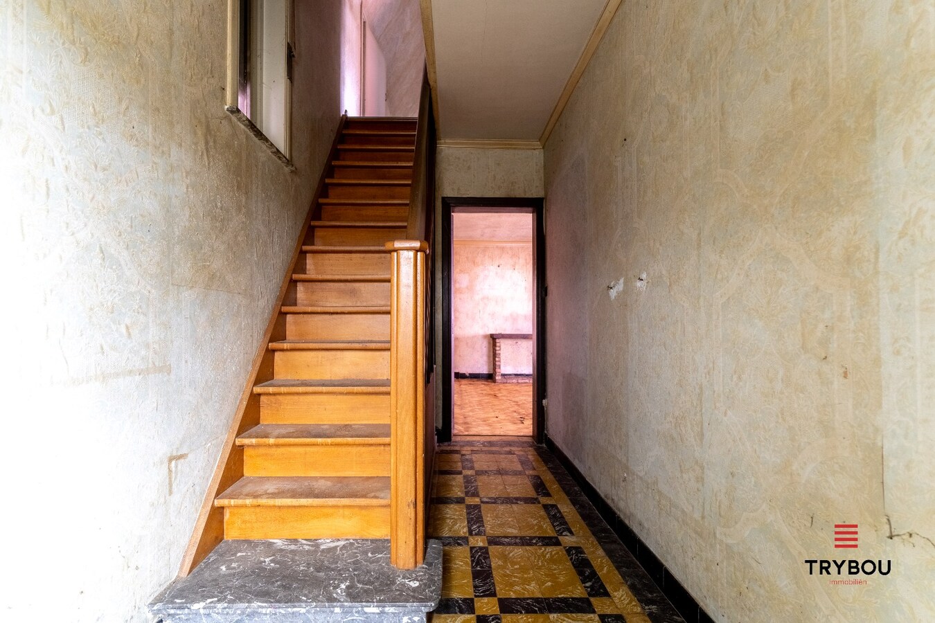 Te renoveren woning met bijgebouw en tuin in Houthulst 