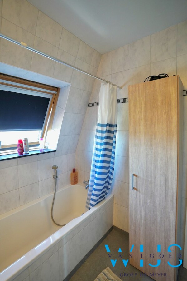 Super gezellig dakappartement met 1 slaapkamer in hartje Assenede ! 