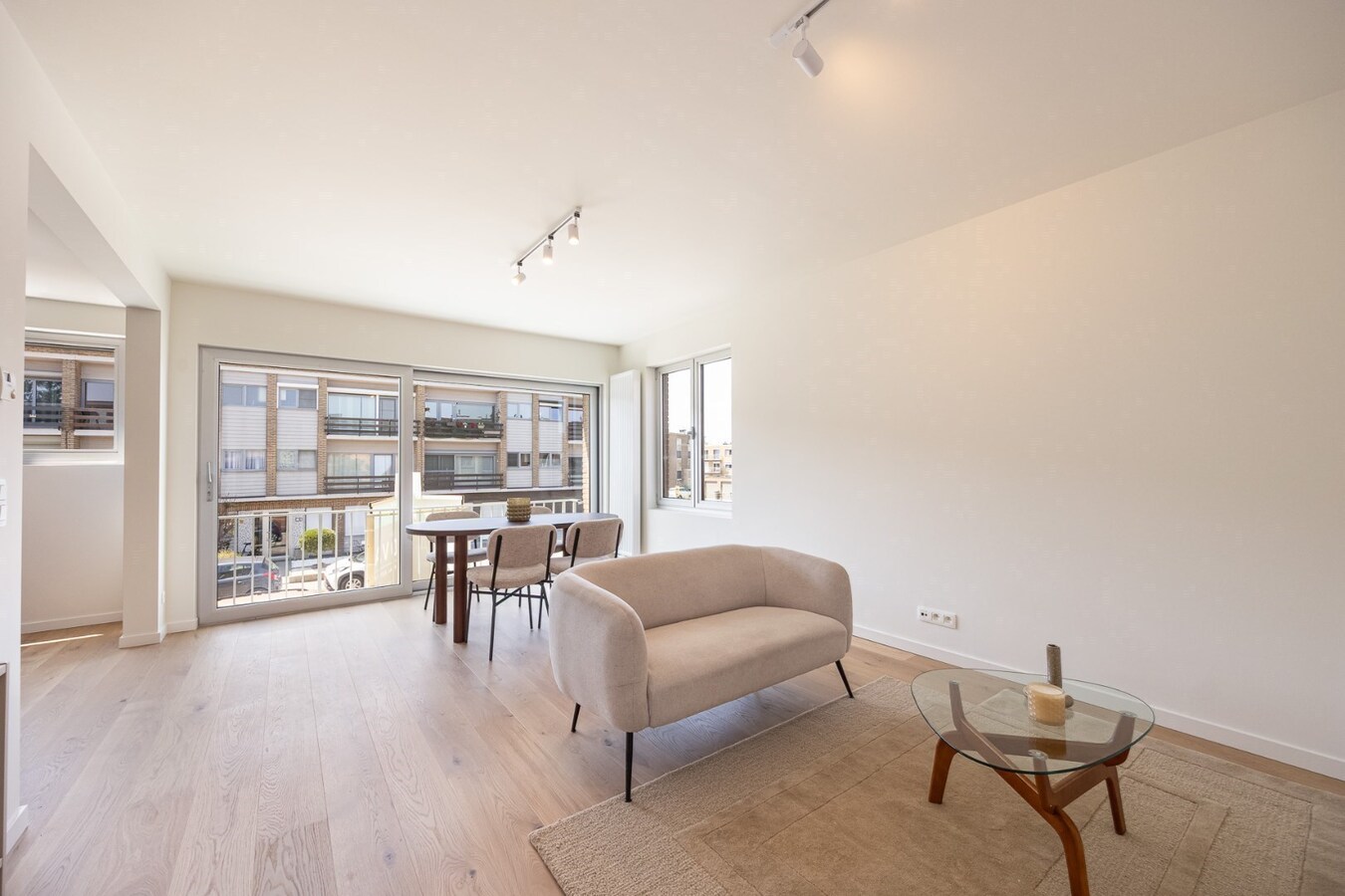 Gerenoveerd appt met 2 slpk en terras te Kapellen! 