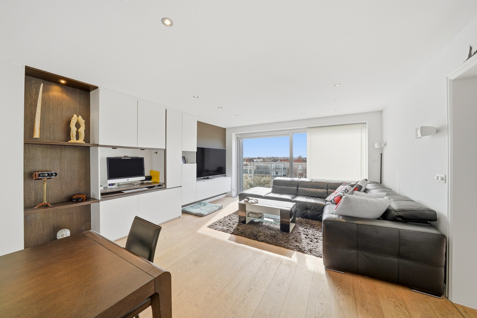 Ruim appartement met 3 slaapkamers, 2 terrassen, garage en staanplaats in Oostende 