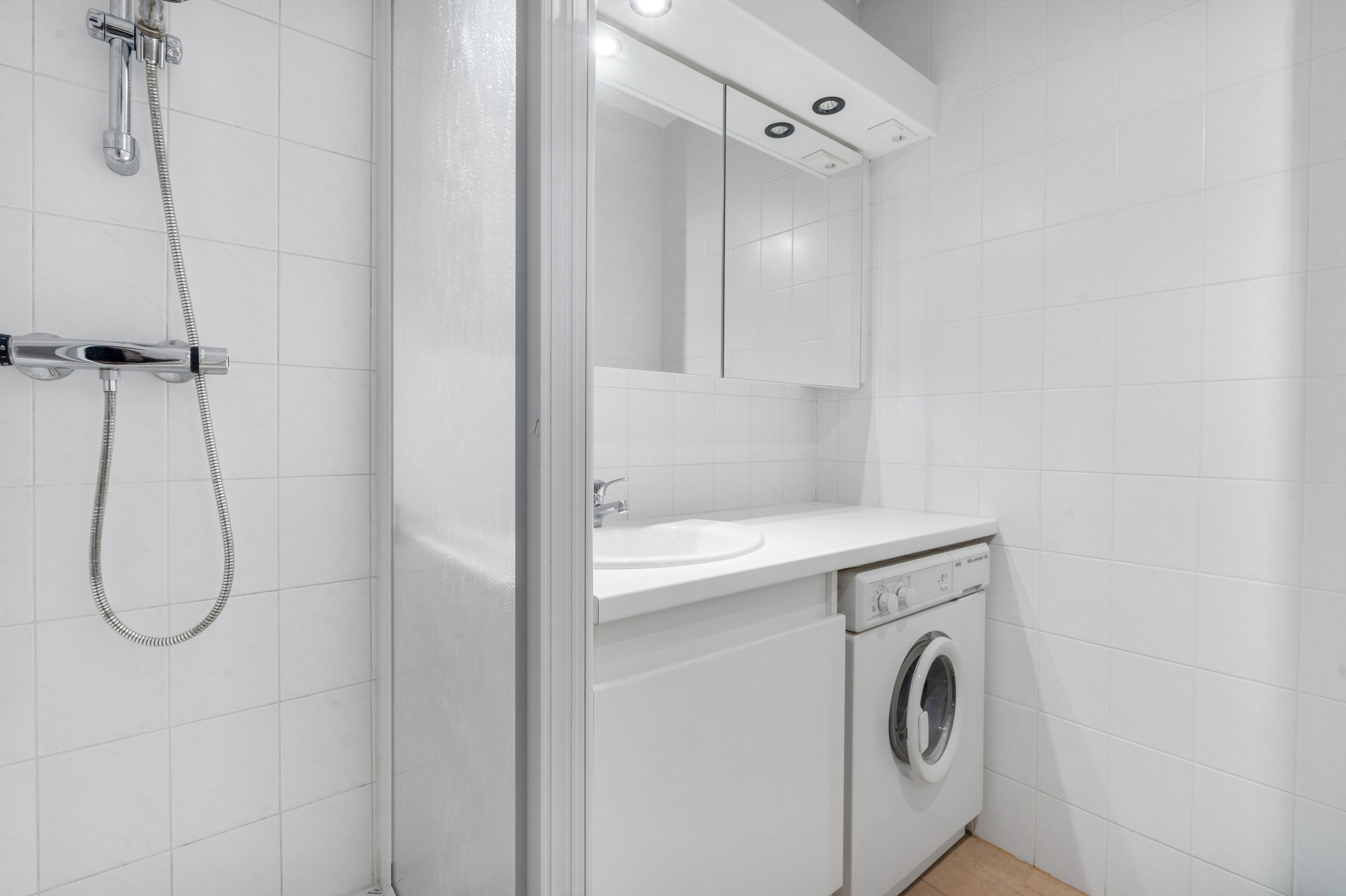 Appartement de 2 pièces bien situé au centre, du côté ensoleillé de la Lippenslaan, à distance de marche de la place Van Bunnen. 