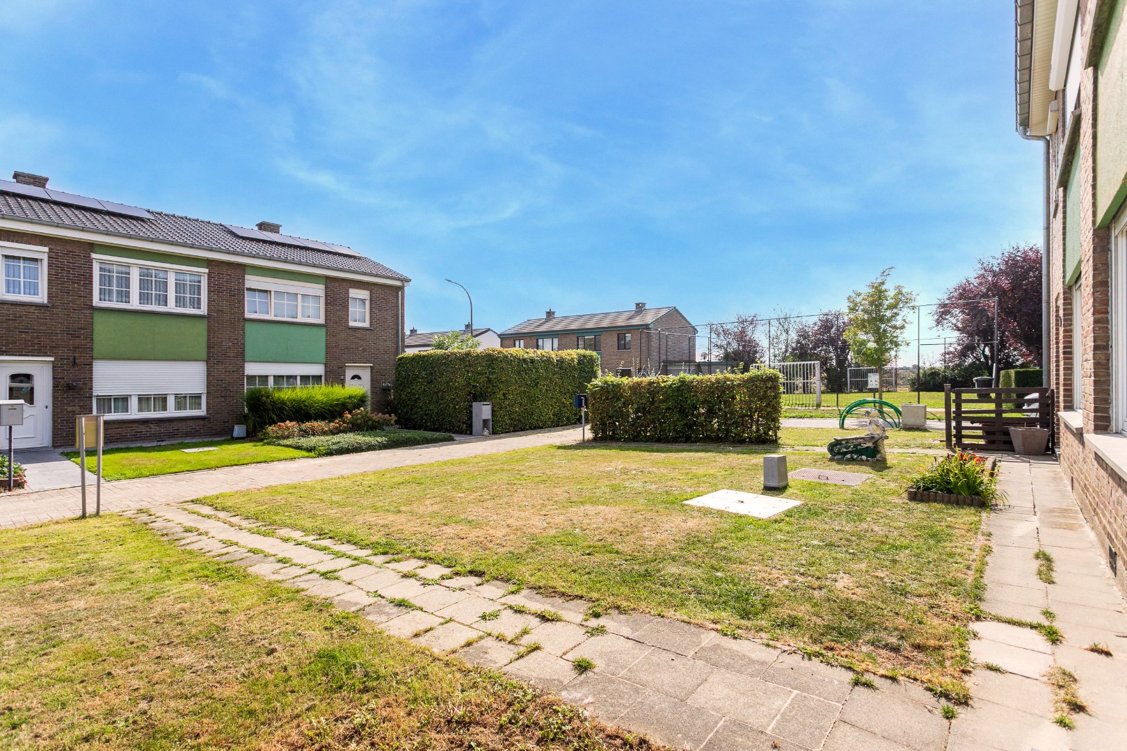 Instapklare woning met 3 slpk, tuin en garage te Lembeek 