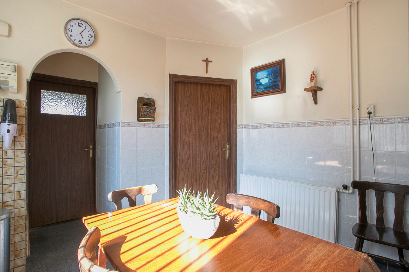 Vrijstaande woning met garage gelegen op een perceel van 556 m2. 