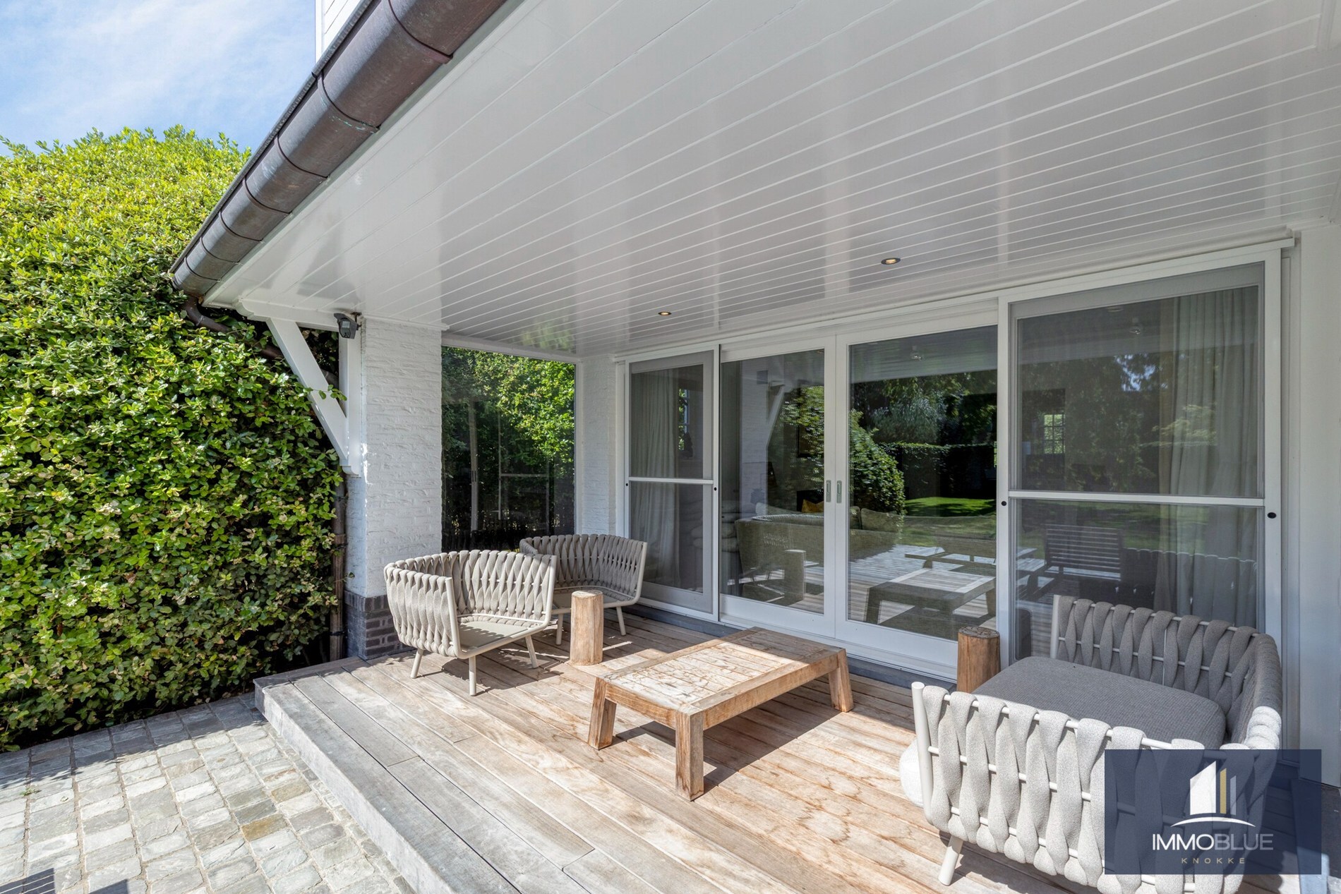 Luxueuze en stijlvolle villa in Engelse Cottage stijl met verwarmd zwembad gelegen in het Zoute. 