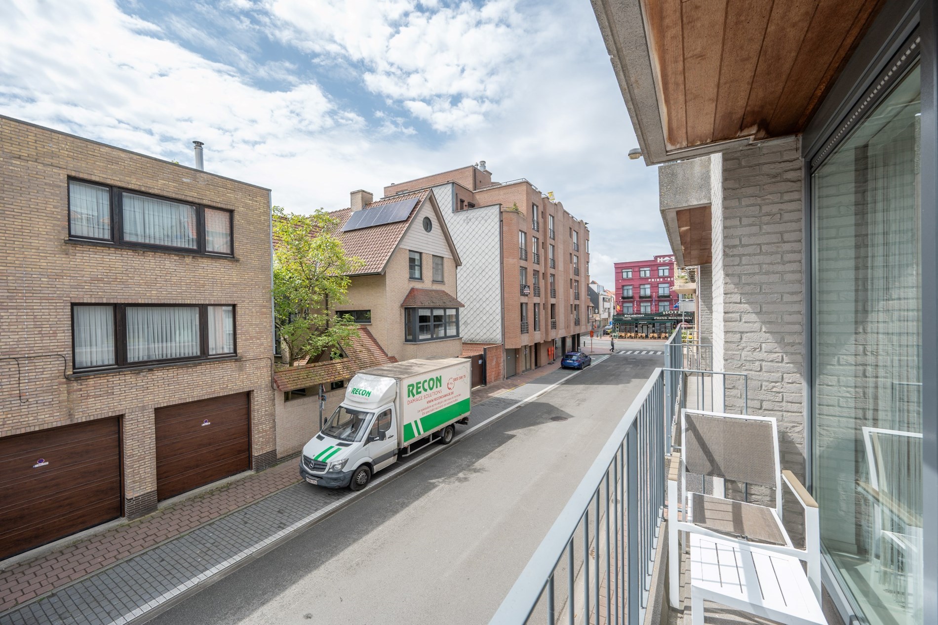 Lichtrijk appartement met dubbele terras en ruime lichtrijke leefruimte 
