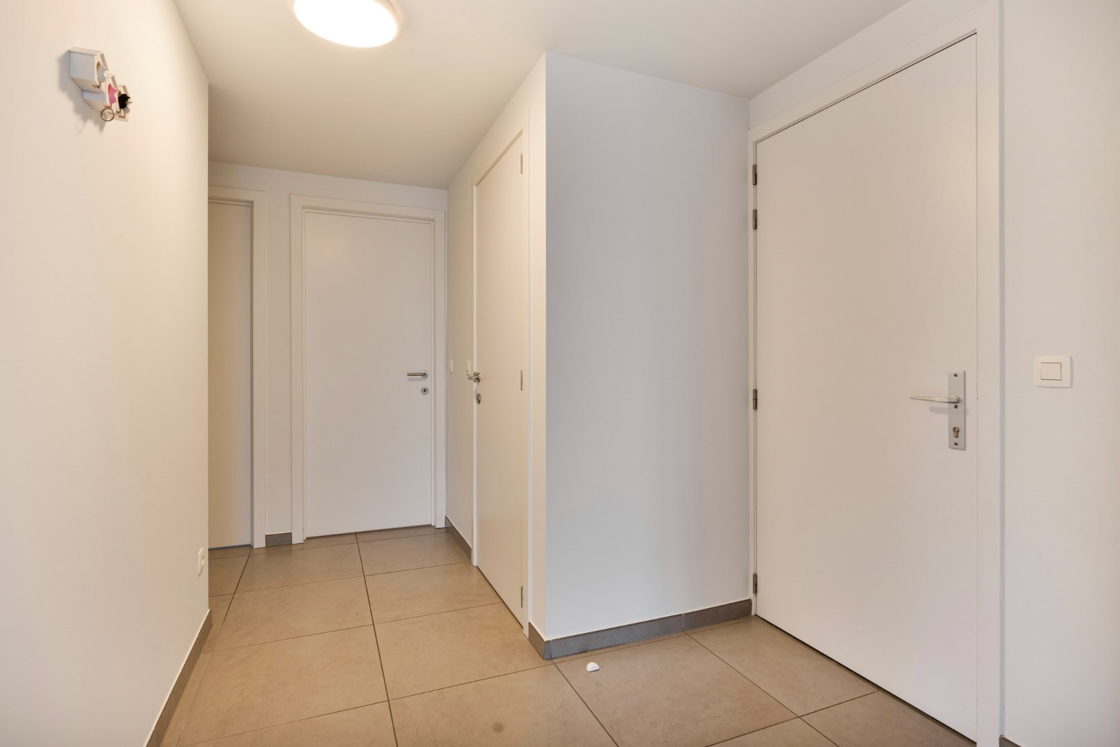 Ruim en lichtrijk appartement met 2 slaapkamers, terras en autostaanplaats vlakbij autostrade - EPC 108 kWh/m² 