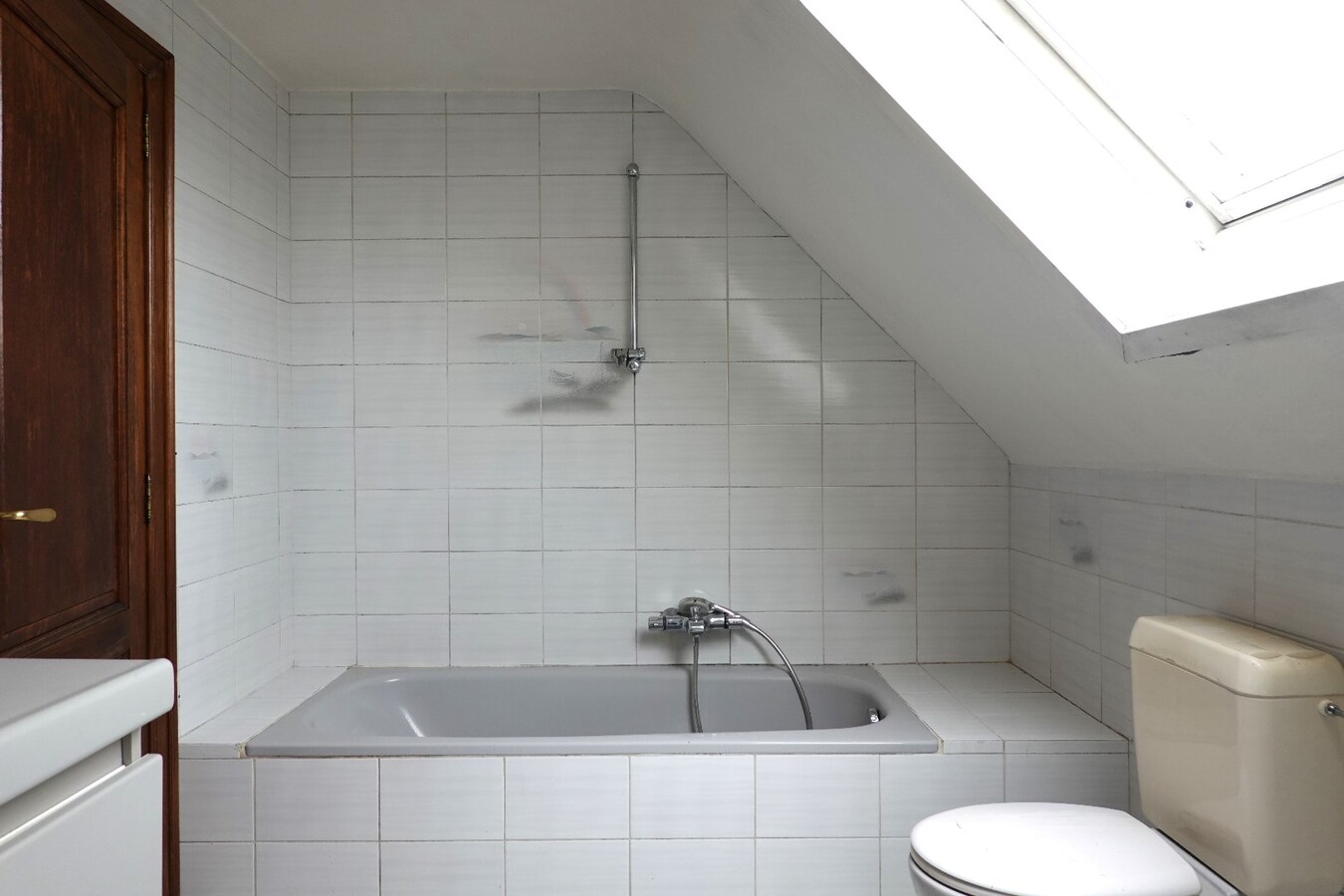 Te renoveren villa in bedrijventerreinzone voor KMO's 