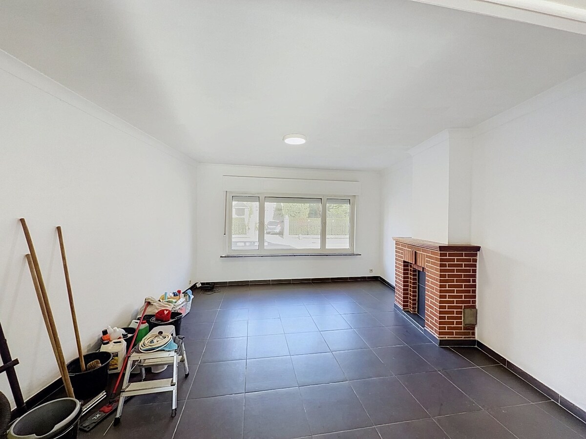 Ruime woning met 4 slaapkamers, garage en tuin op wandelafstand van centrum Sleidinge! 