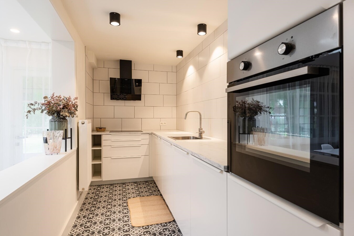 Lichtrijke woning met garage in het hartje van Ieper 