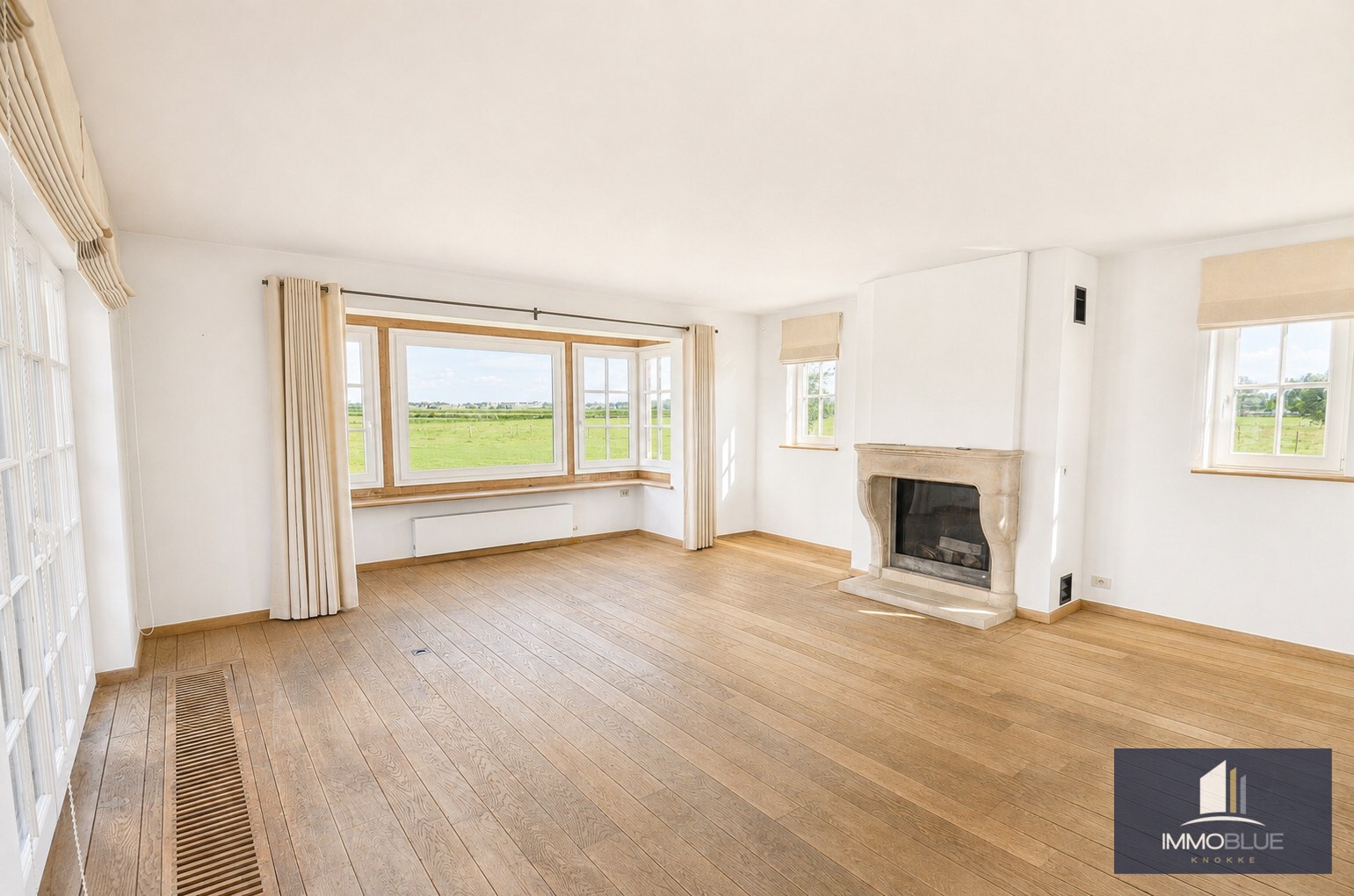 Tijdloze villa met uitzonderlijke vergezichten op een residentiële locatie. 