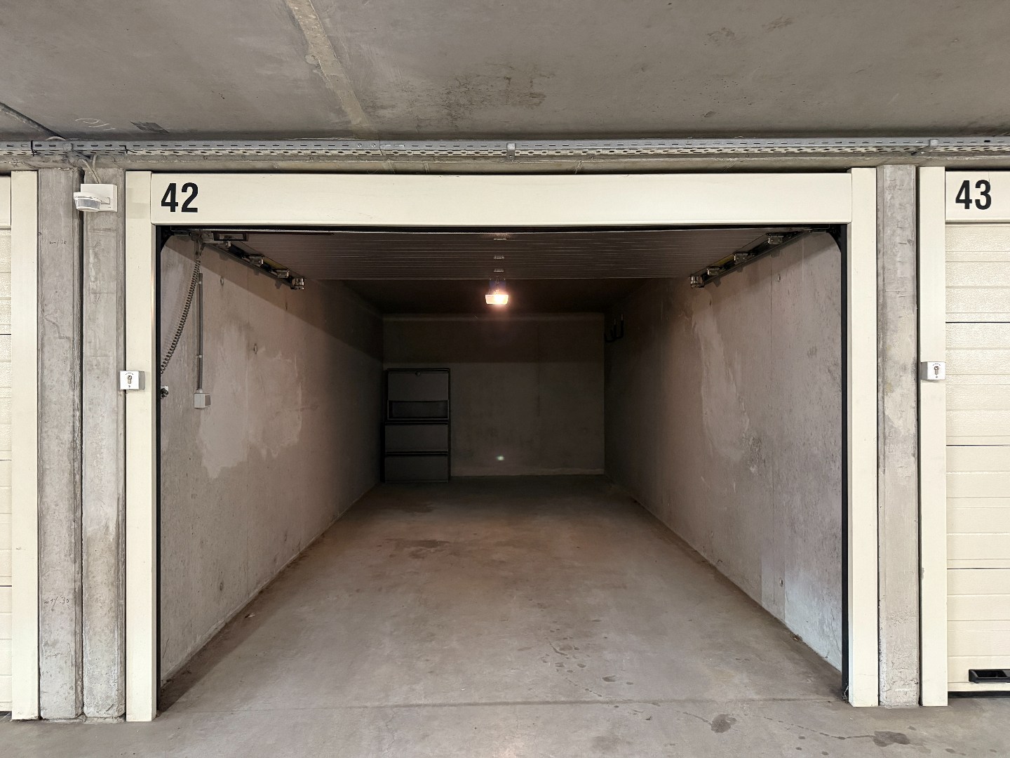 RUIME GARAGEBOX ONDER KINEPOLIS OOSTENDE 