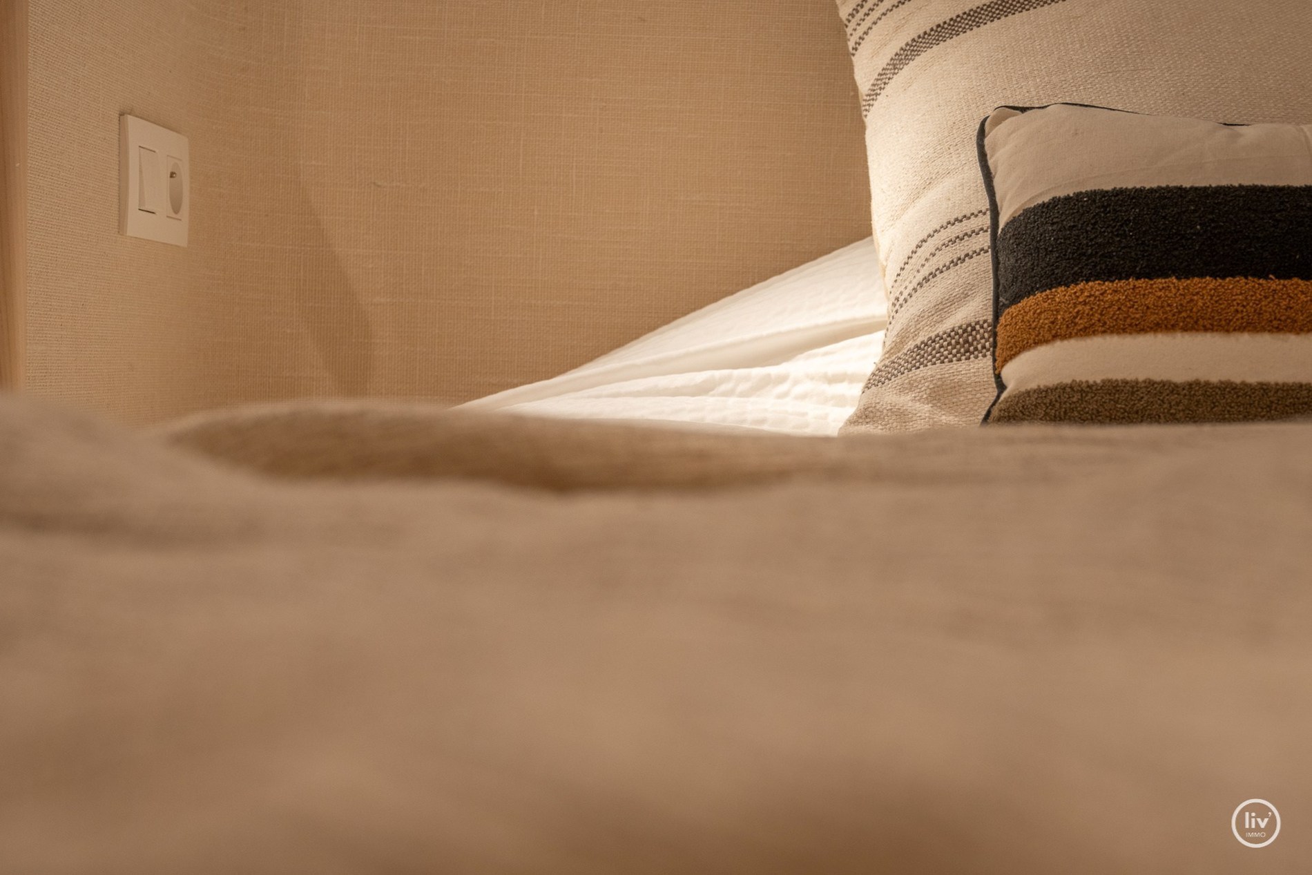 Luxueus gerenoveerd appartement met frontaal zeezicht gelegen tussen het Albertplein en de wandeldijk. 