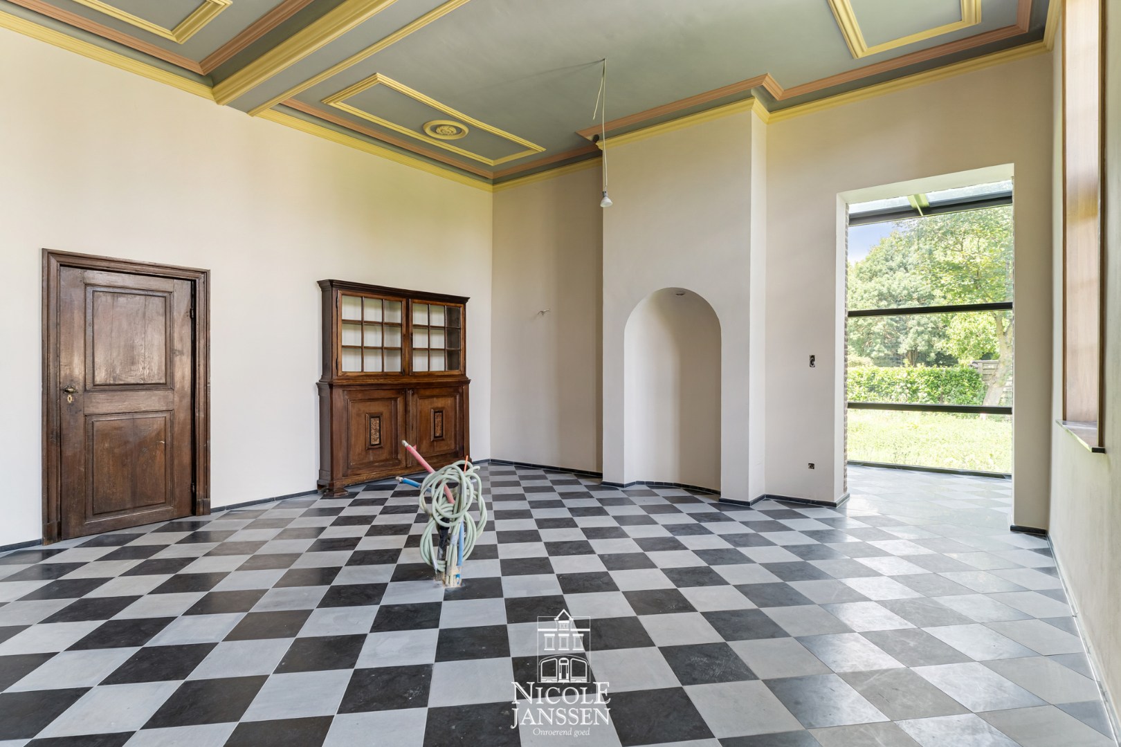 Keuken dient volledig zelf gekozen en geïnstalleerd te worden 