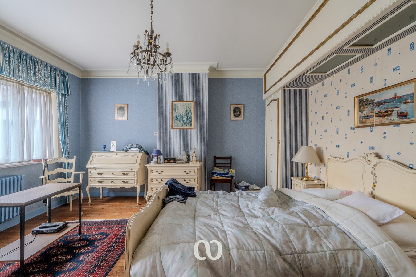 Zeer grote karaktervolle woning in art-deco stijl met tal van mogelijkheden 