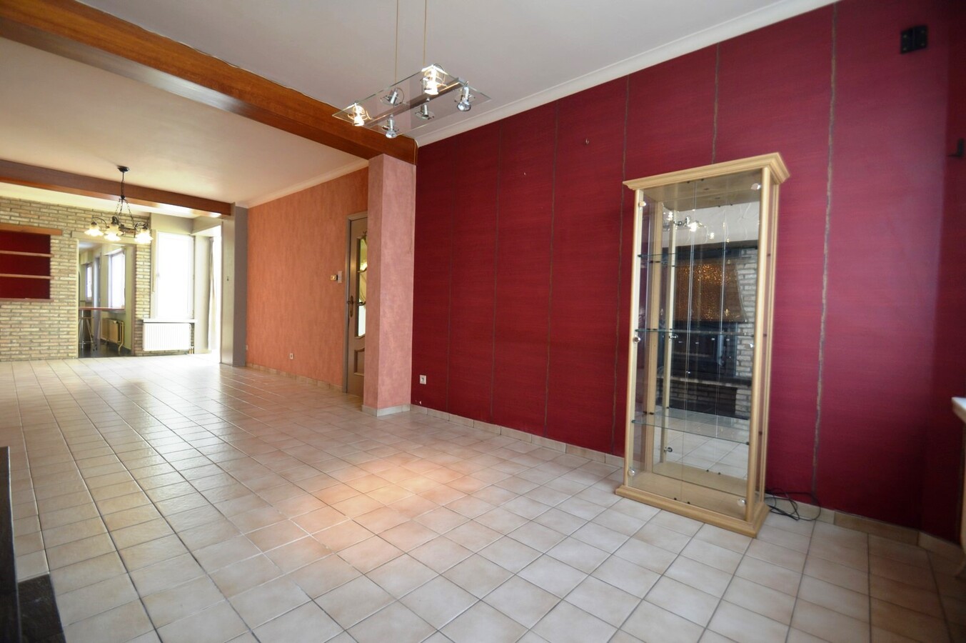 Zeer ruime gezinswoning met terras en garage - Heist 