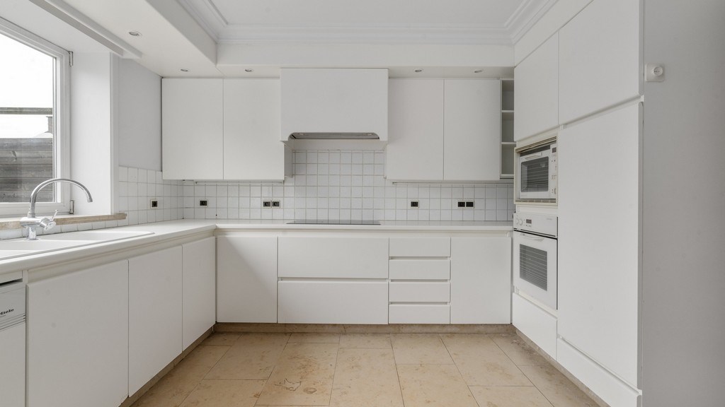 Bedrijfspand met optioneel woonst te huur in Dikkelvenne