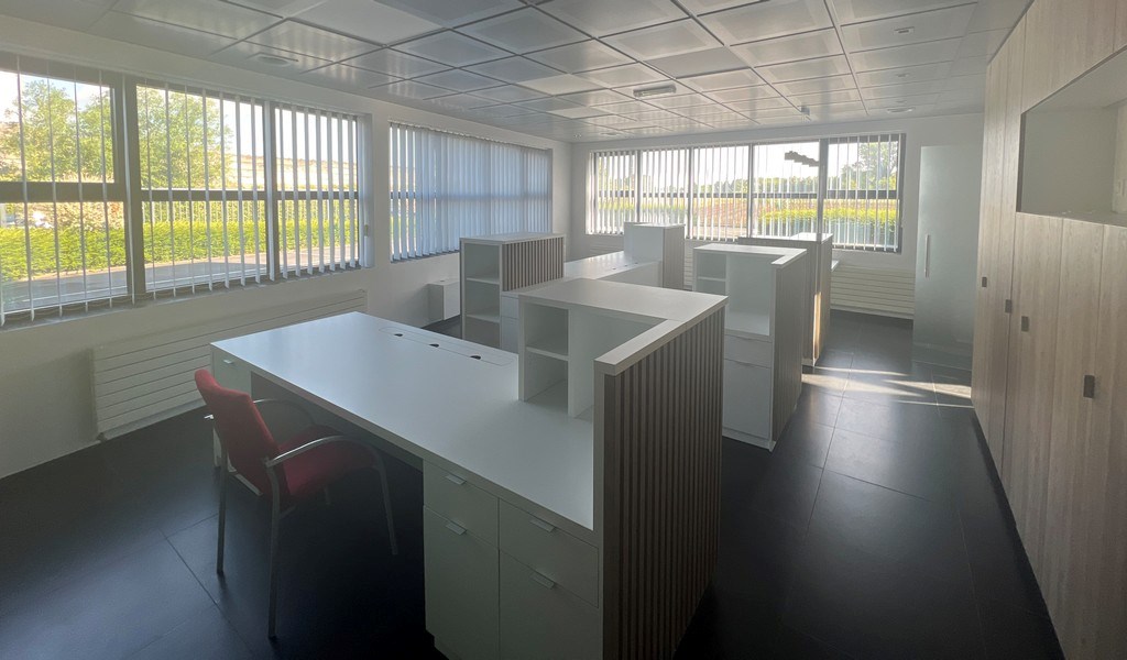 Bedrijfsgebouw met villa te huur langs E17 in Kruisem