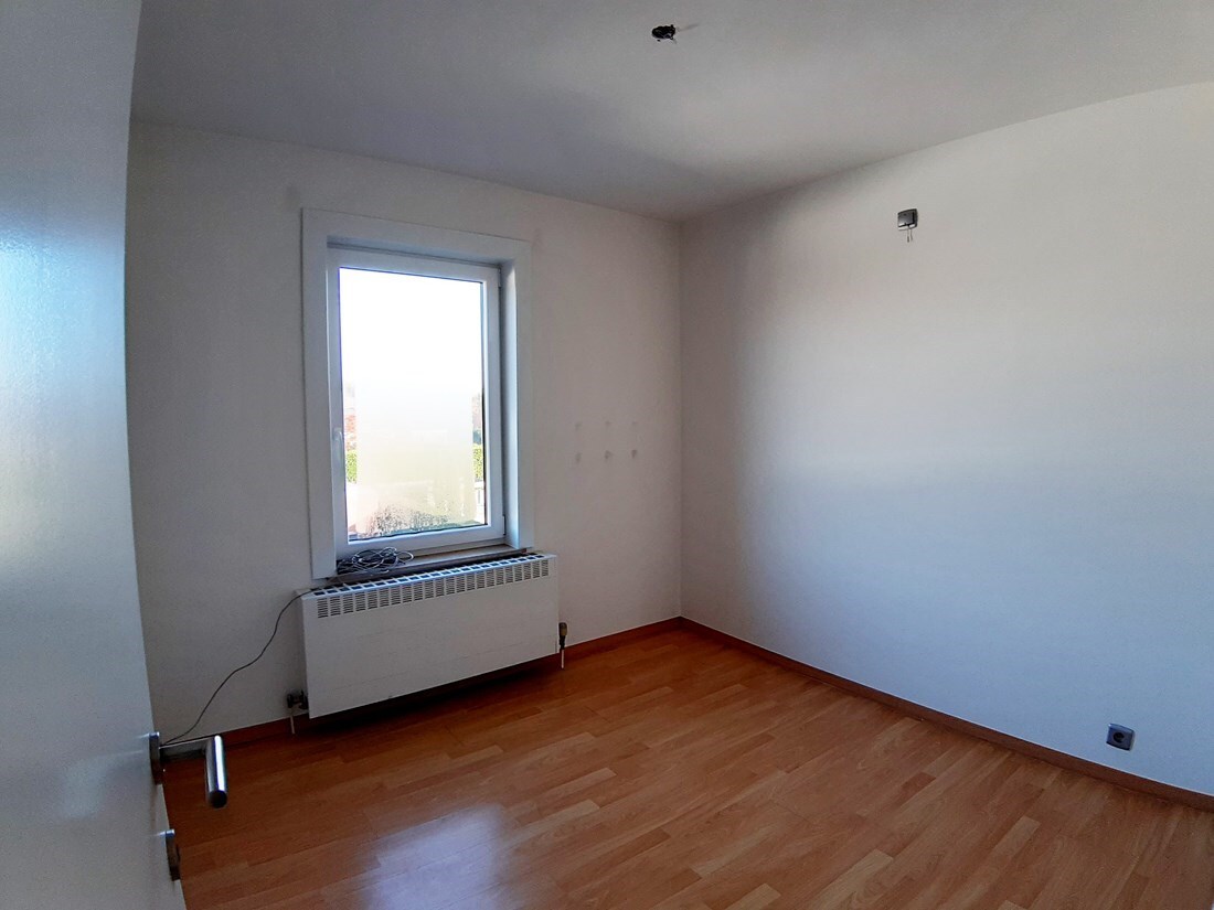 Gerenoveerd dakappartement MET GARAGE te Beverst 