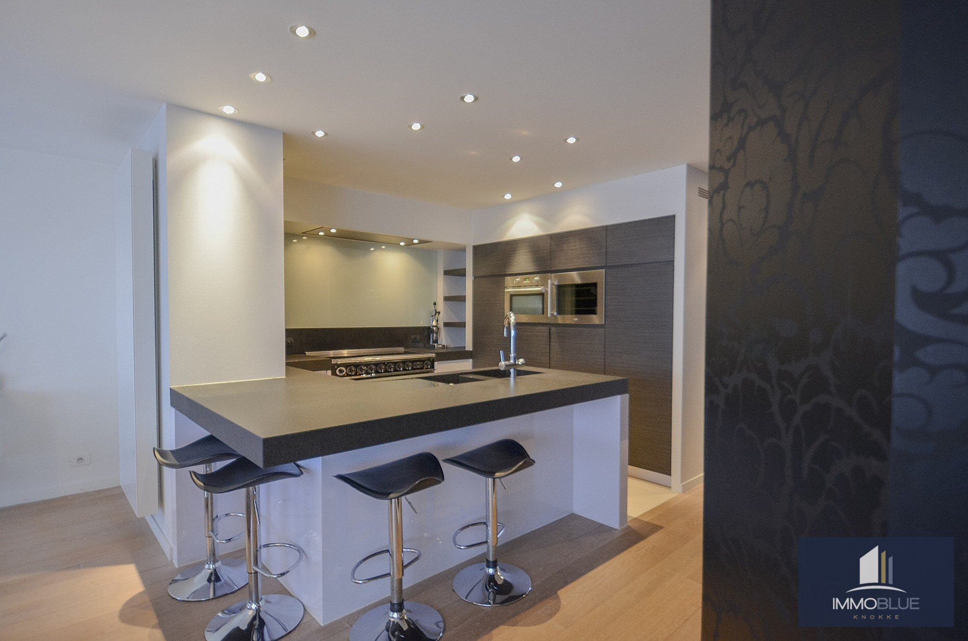 Topaanbieding – Uitzonderlijk ruim appartement gelegen in een stijlvolle residentie. 