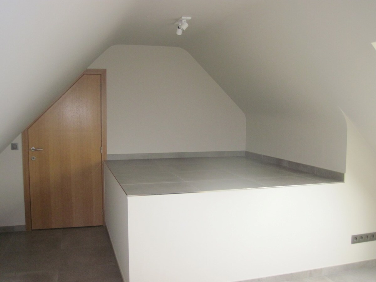 Luxueus en ruim appartement in rustige omgeving. 