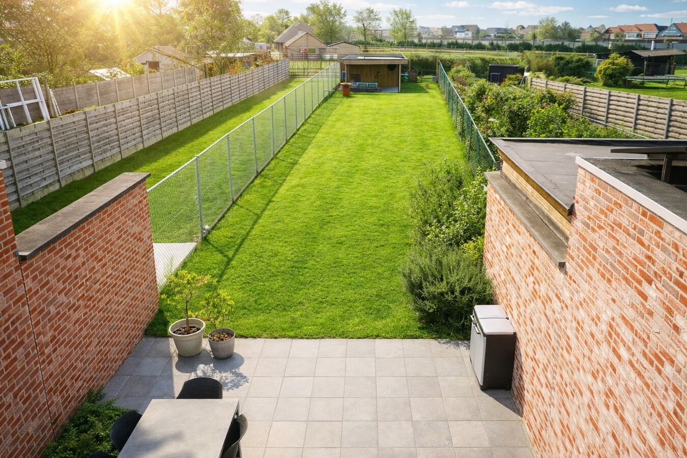 Recente woning (bouwjaar 2013) met grote tuin in doodlopende straat ! 