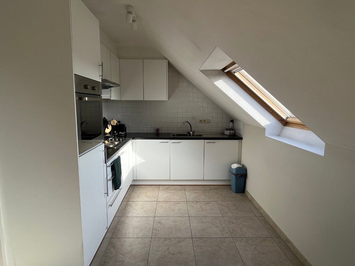 Ruim en goed gelegen 1 slaapkamer appartement! 