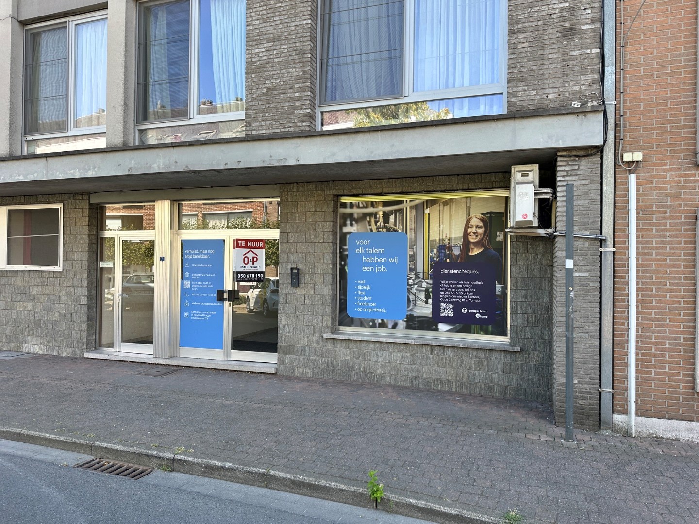 Instapklare kantoorruimte (+/- 100 m²) met 2 parkeerplaatsen, Torhout centrum 
