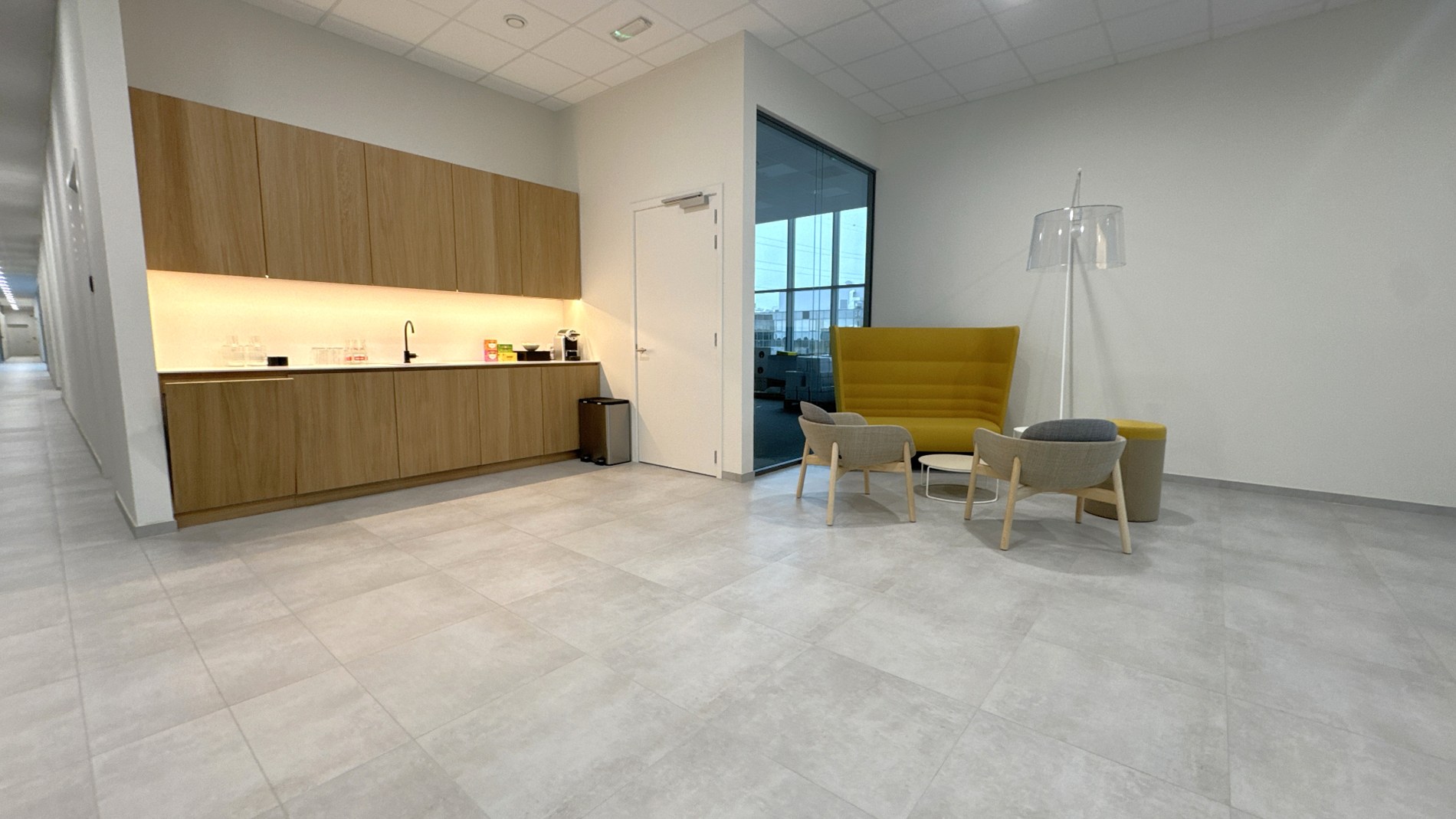 Nieuwbouw magazijn en kantoor te huur in West Port Zwijndrecht