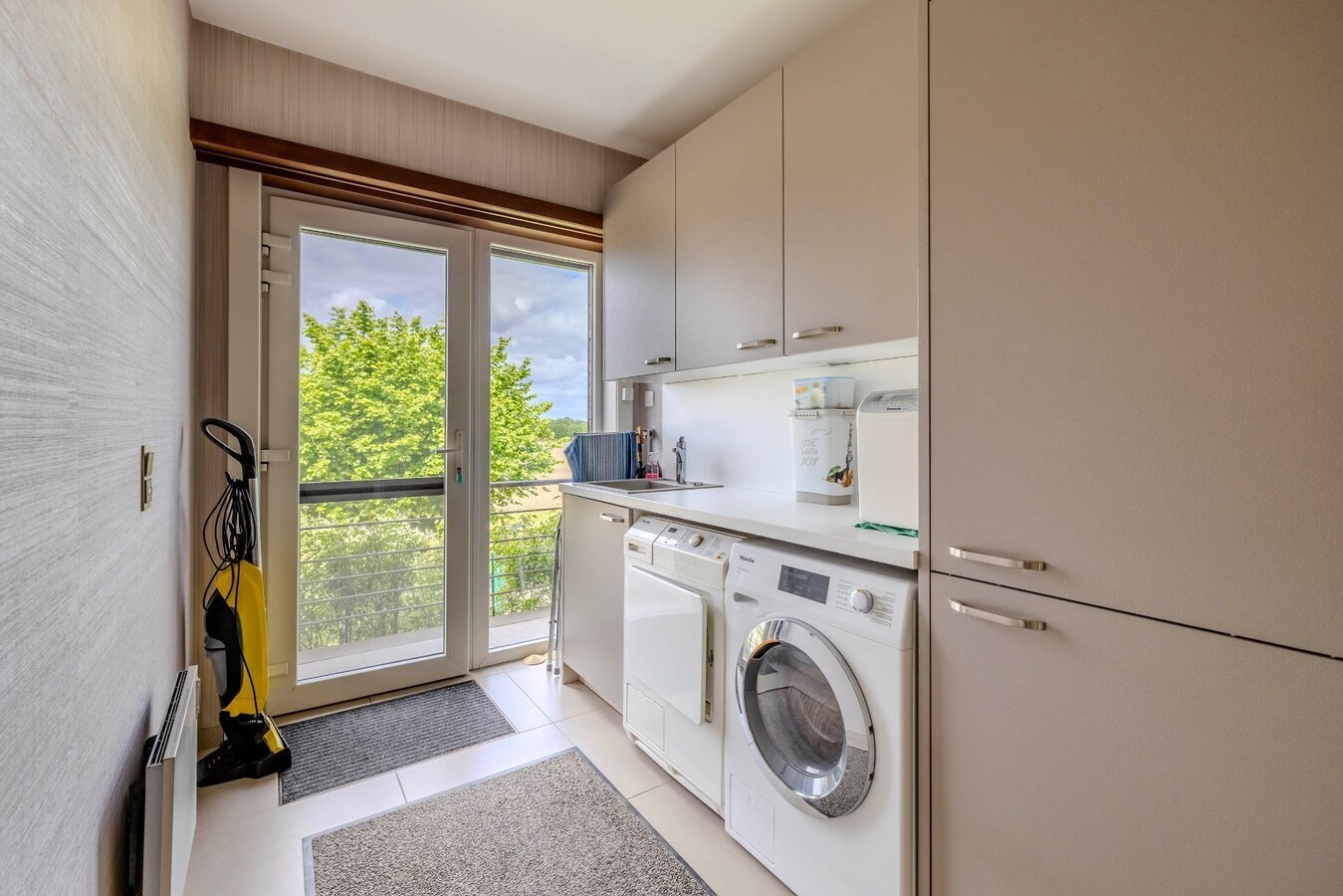 Ruime, landelijk gelegen woning met diverse mogelijkheden 