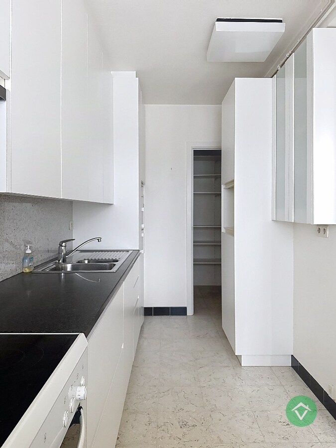 Gelijkvloers appartement met autostandplaats en garage te Roeselare 