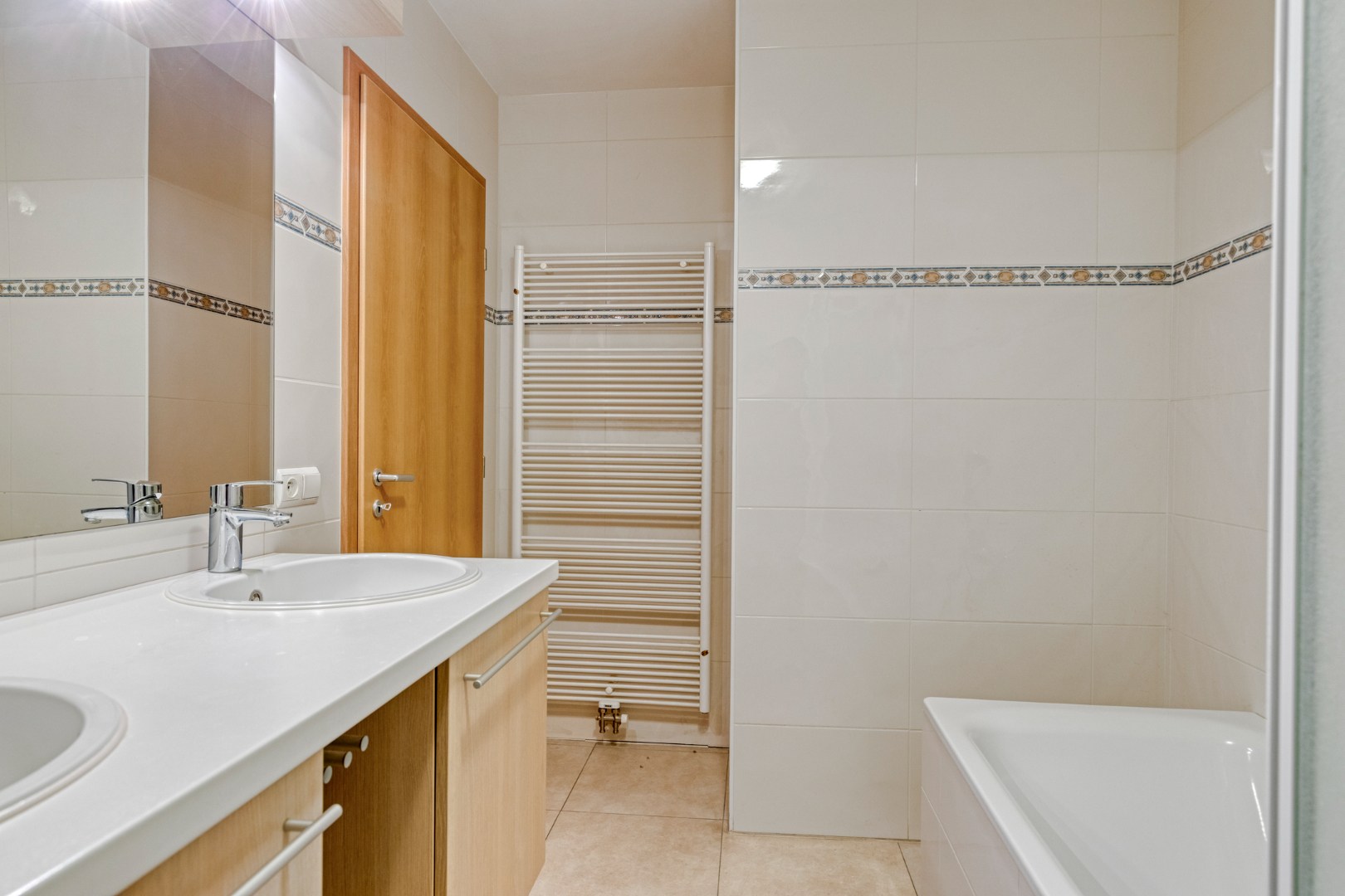 Appartement met 2 slaapkamers, ruim terras en garagebox in Leuven! – EPC 92 kWh/m² – bewoonbare opp. 94m² 