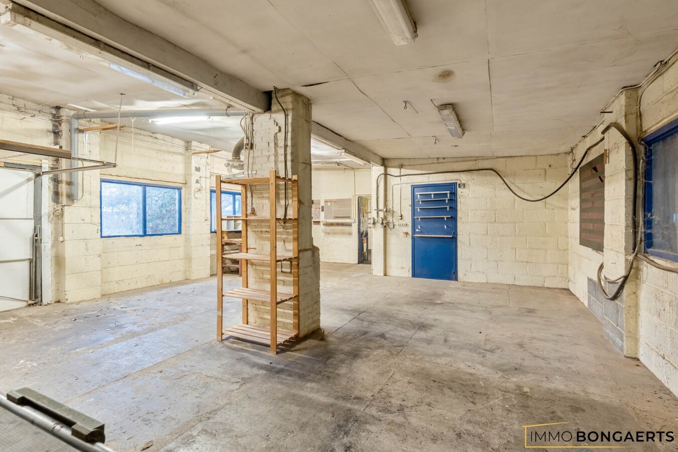 Gelijkvloerse woning met polyvalent bijgebouw 