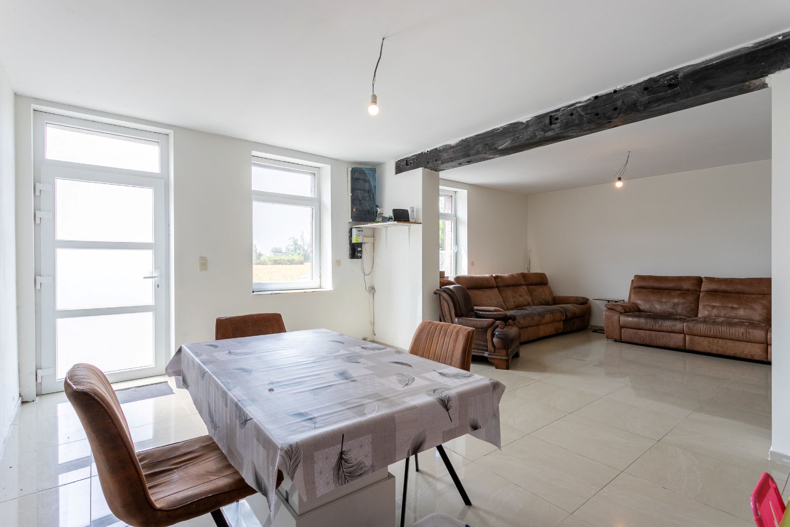 Ruime woning met 4 slaapkamers en binnenkoer in Petit-Enghien 