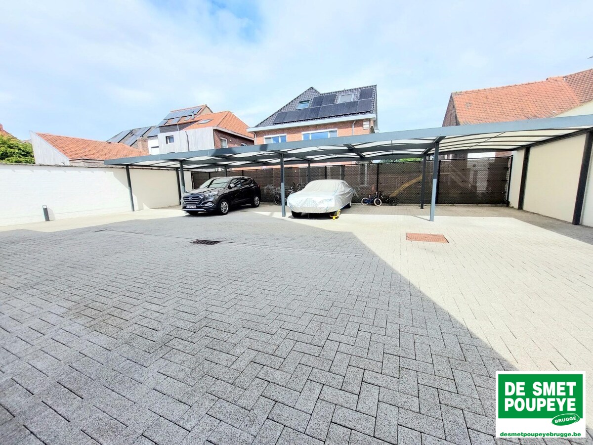 Overdekte autostaanplaats 